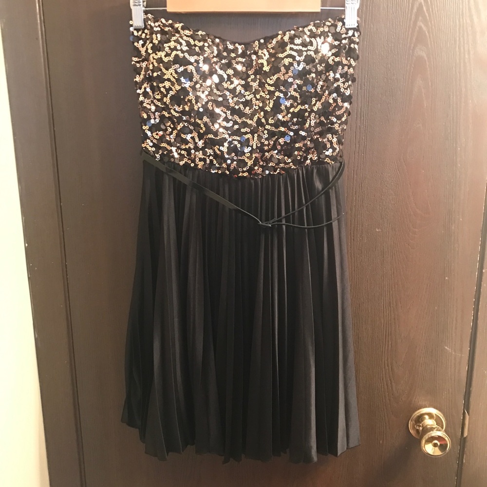 FINAL ✨Sequined Strapless Dress